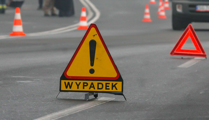 Wypadek samochodu osobowego z ciężarowym - Zdjęcie główne