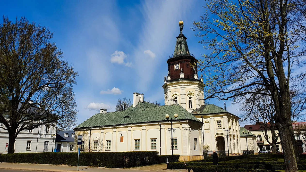 Giełda staroci i rzeczy potrzebnych komuś innemu - Zdjęcie główne