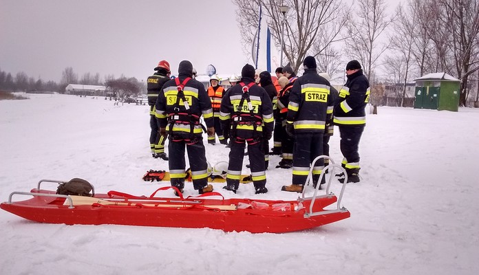 Dziś strażacy ponownie ćwiczyli nad Zalewem (foto) - Zdjęcie główne