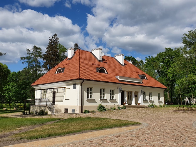 Bezpłatne autobusy w weekend z Siedlec i Łosic do Muzeum w Dąbrowie - Zdjęcie główne