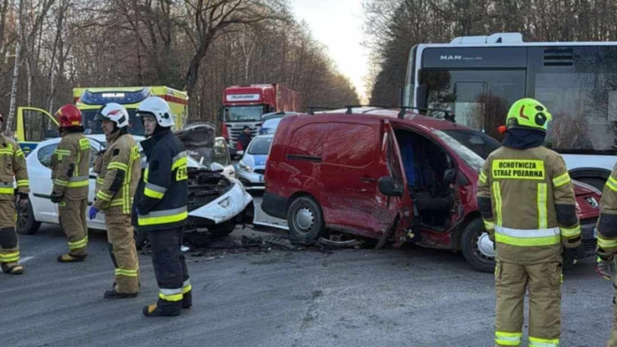 Zderzenie w Woli Suchożebrskiej z udziałem autobusu - Zdjęcie główne