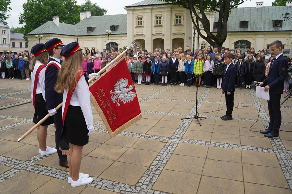 Szkoła Podstawowa nr 3 w Siedlcach ma sztandar - Zdjęcie główne