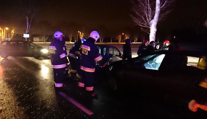 Wypadek w Mościbrodach: Zderzyły się dwa samochody osobowe - Zdjęcie główne