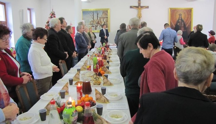 Około 100 osób uczestniczyło w Wigilii zorganizowanej przez Caritas Diecezji Siedleckiej - Zdjęcie główne