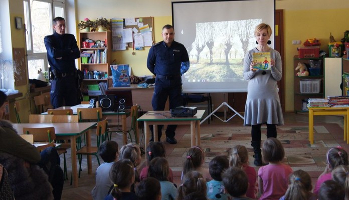 Zajęcia edukacyjne z przedszkolakami: "Nie rozmawiam z nieznajomymi" - Zdjęcie główne