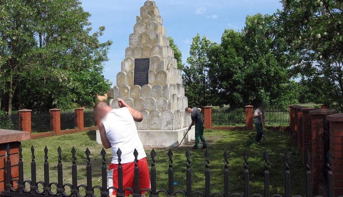 Więźniowie porządkują cmentarze żydowskie - Zdjęcie główne