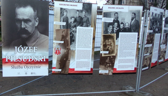 Plenerowa wystawa o Józefie Piłsudskim na Skwerze Niepodległości - Zdjęcie główne