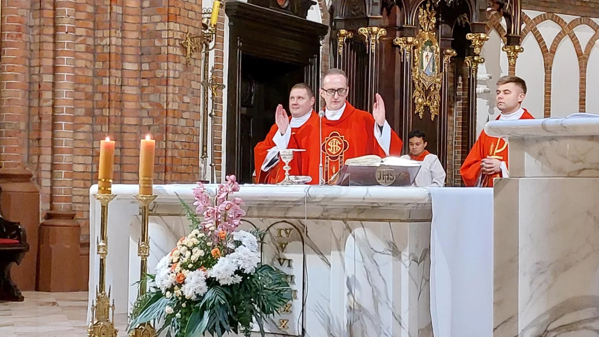 Msza za zmarłych funkcjonariuszy i pracowników ZK w Siedlcach - Zdjęcie główne