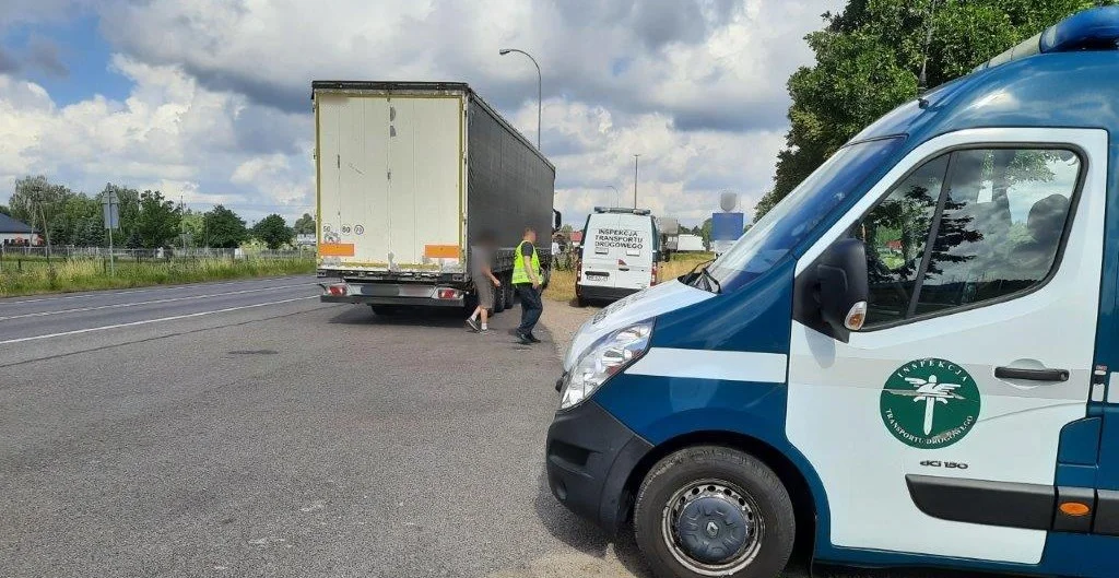 Pijany jechał ciężarówką, wpadł w Ujrzanowie - Zdjęcie główne