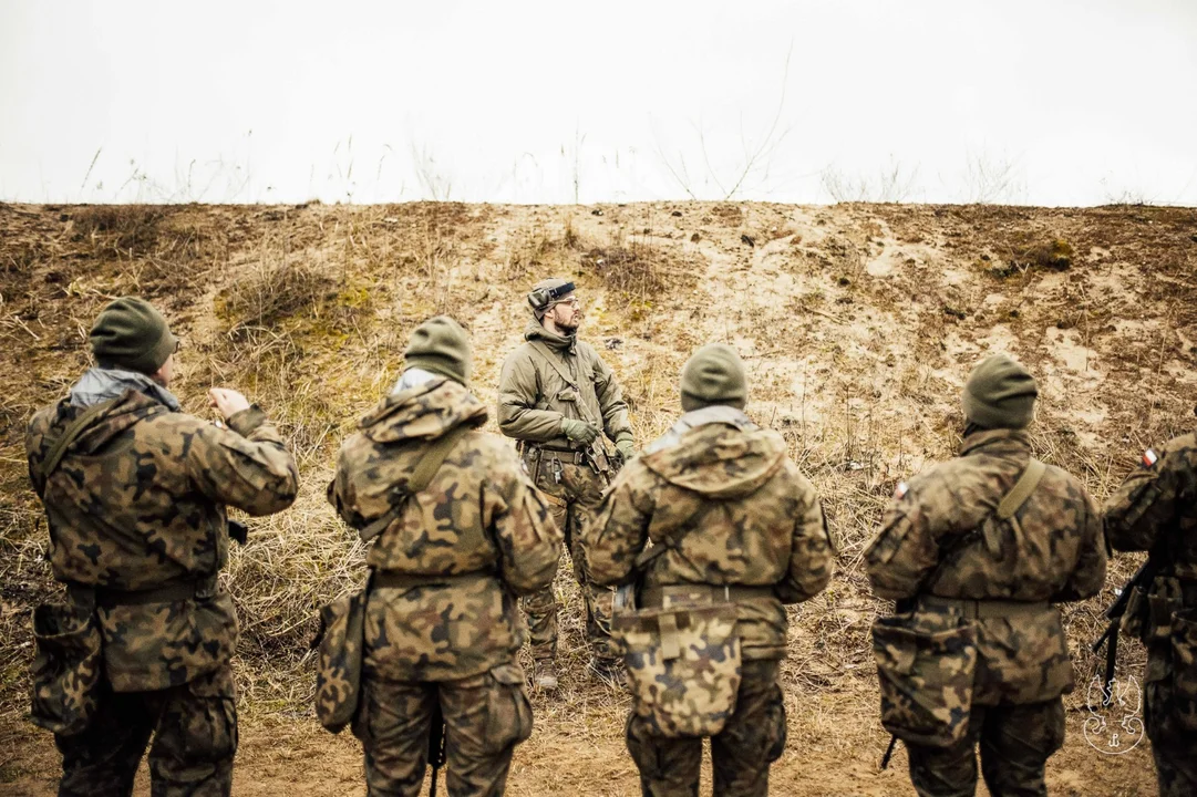 Końcowy egzamin już za nowymi żołnierzami  Mazowieckiej Piątki - Zdjęcie główne