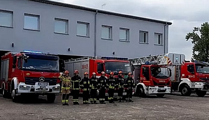 Uszkodził miskę olejową. Plama na drodze - Zdjęcie główne