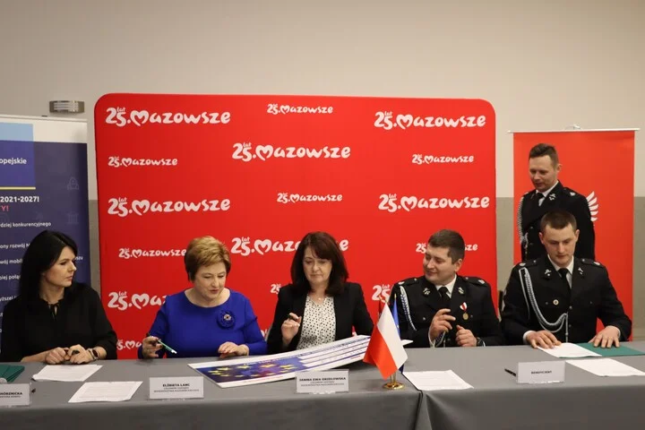 OSP z nowymi wozami strażackimi dzięki wsparciu UE - Zdjęcie główne