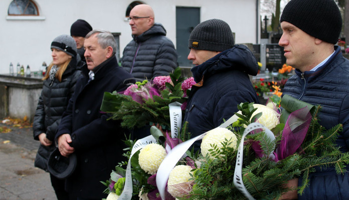 Przedstawiciele siedleckiego samorządu odwiedzili groby zasłużonych siedlczan - Zdjęcie główne