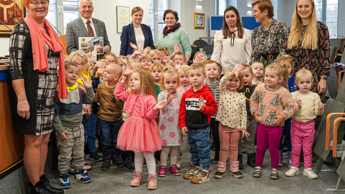 Przedszkolaki z wizytą w magistracie - Zdjęcie główne