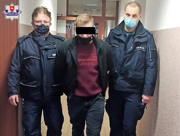 Gmina Milejów : Areszt dla 38-latka. Wybił okno, dewastował drzwi siekierą - Zdjęcie główne