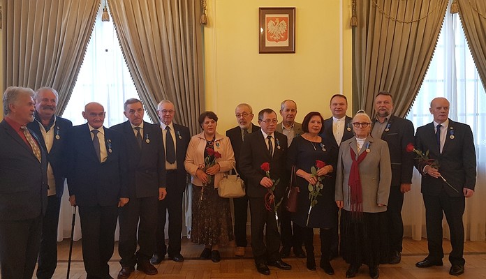 Z medalami od prezydenta - Zdjęcie główne