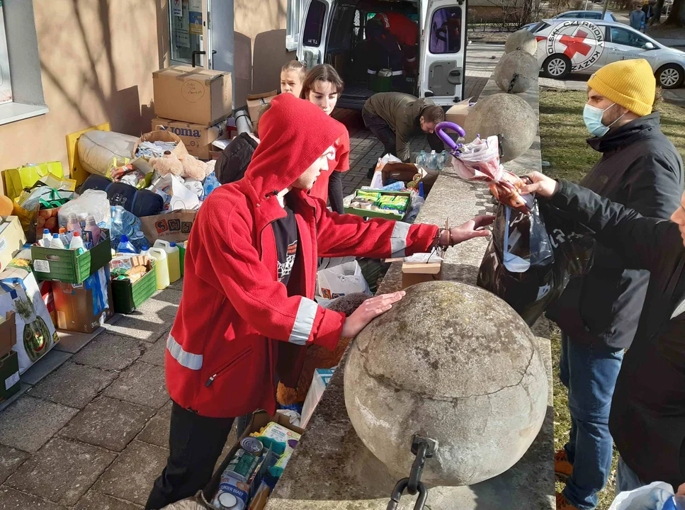 Lublin: Ręczniki, niewielkie miski, jedzenie gotowe do spożycia. "Trzeba być człowiekiem, przynajmniej tyle możemy zrobić" - Zdjęcie główne