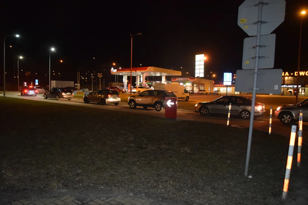 Oblężenie stacji paliw w Łęcznej (wideo) - Zdjęcie główne