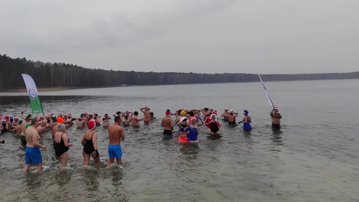 Charytatywne morsowanie nad Piasecznem - Zdjęcie główne