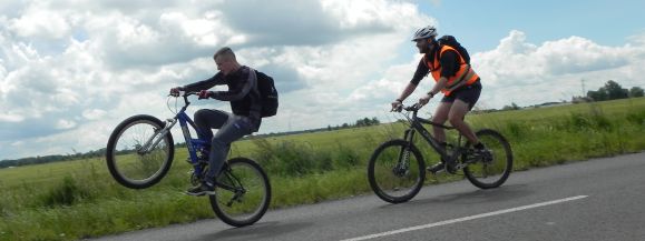 Ponad stu rowerzystów na III Kameralnym Rajdzie Rowerowym [WIDEO] - Zdjęcie główne