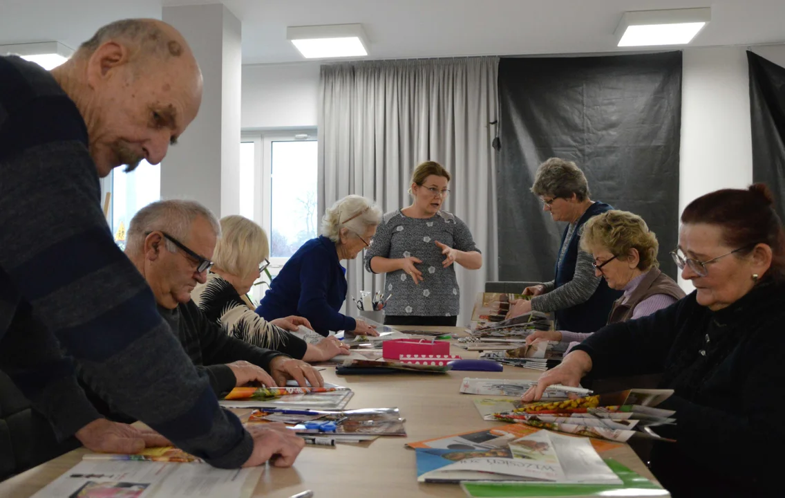 ECO SENIORZY z Ludwina. Pan Kazimierz zrobił najładniejszą gazetową choinkę! - Zdjęcie główne