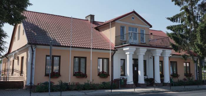  Jeden z dwóch dworów, wybudowanych przez Blocha w latach 1884-1890 dla oficjalistów folwarku w Ludwinie, obecnie jest siedzibą Urzędu Gminy Ludwin (Z archiwum) 