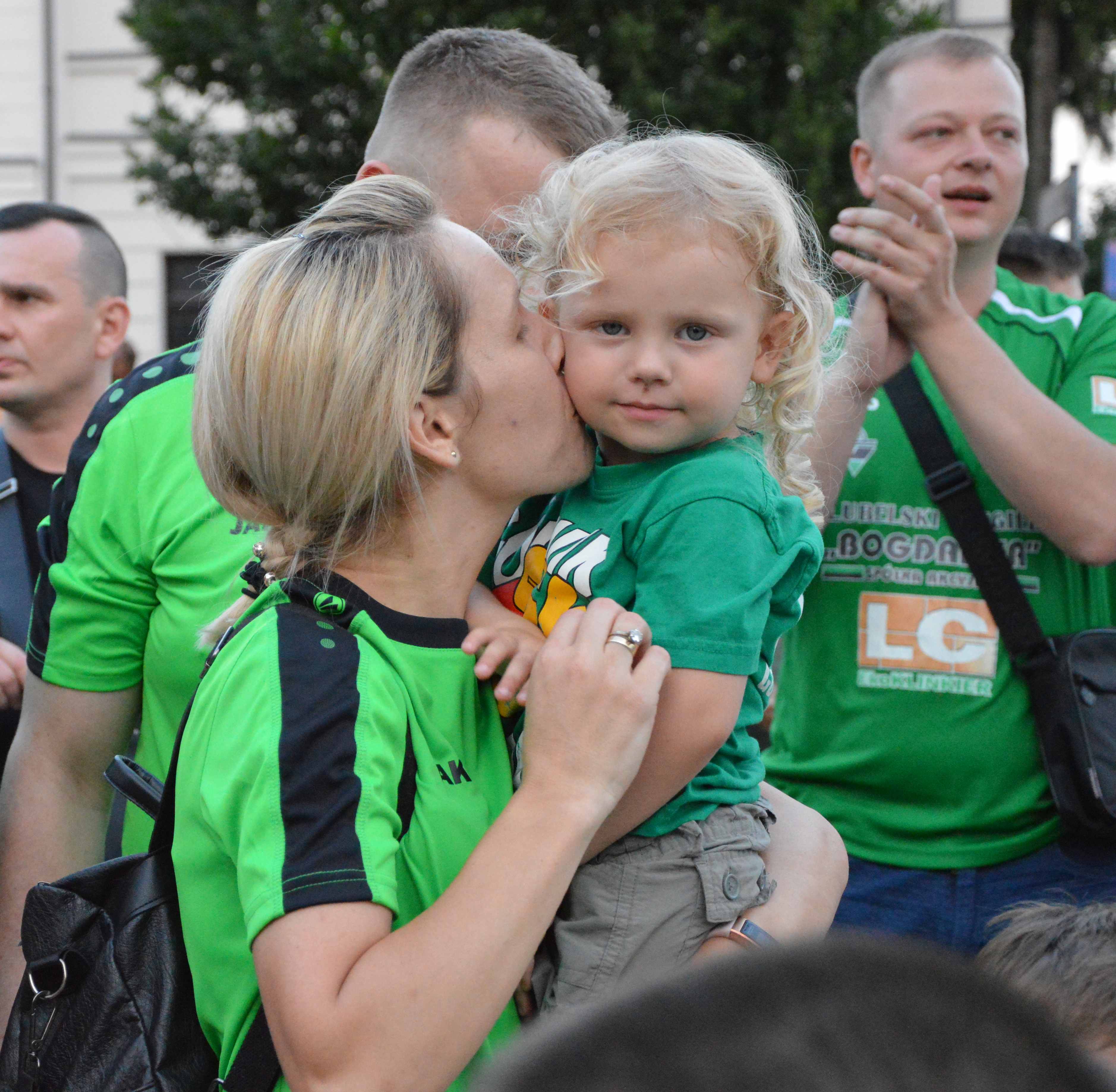 Łęczna: wielka feta kibiców i piłkarzy Górnika. Rynek w zielono-czarnych barwach [GALERIA - CZĘŚĆ II]  - Zdjęcie główne