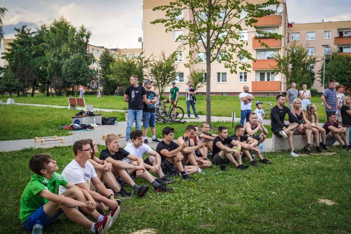 15 sierpnia, widzowie pokazu zorganizowanego w ramach projektu "Aktywna Łęczna - Zdrowe Nawyki"