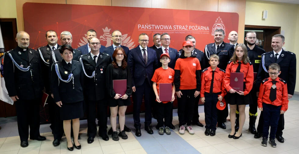 Młodzieżowe drużyny pożarnicze z powiatu łęczyńskiego dostały kasę na sprzęt - Zdjęcie główne
