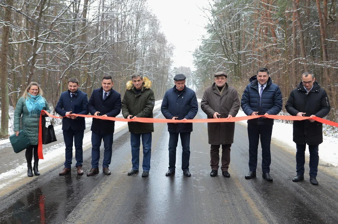 Wstęga przecięta! Koniec remontu drogi nad jezioro Piaseczno - Zdjęcie główne