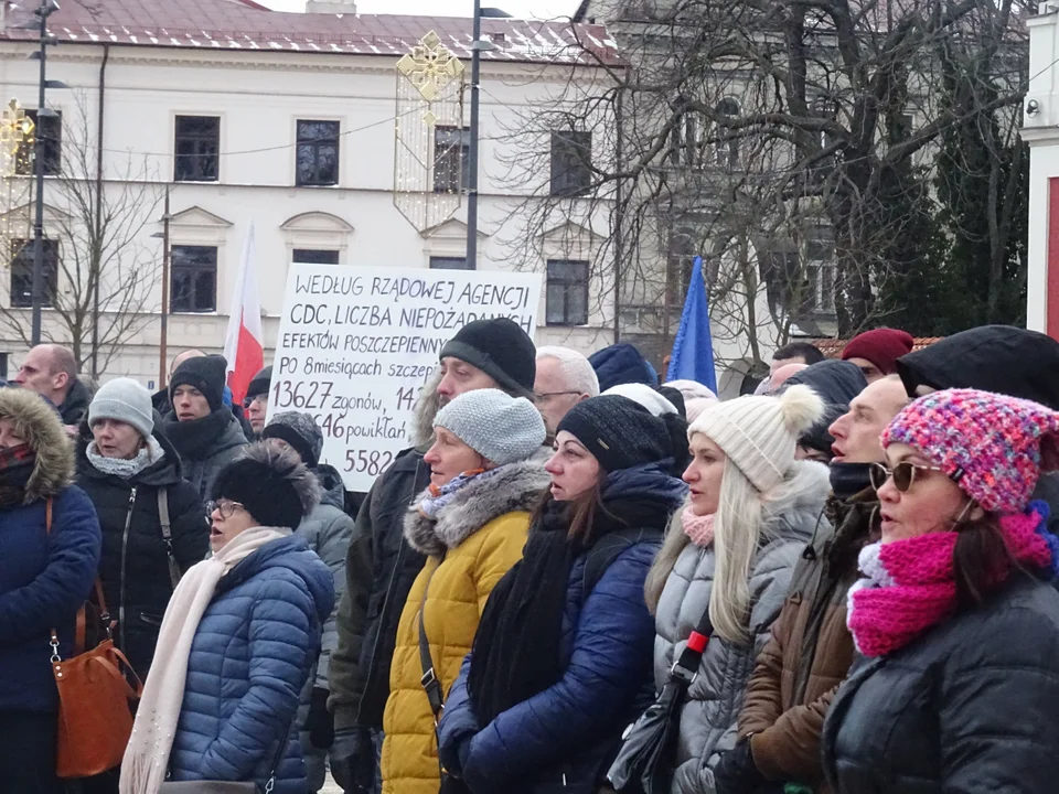 Na Placu Zamkowym w Lublinie odbył się protest przeciwko przymusowym szczepieniom 