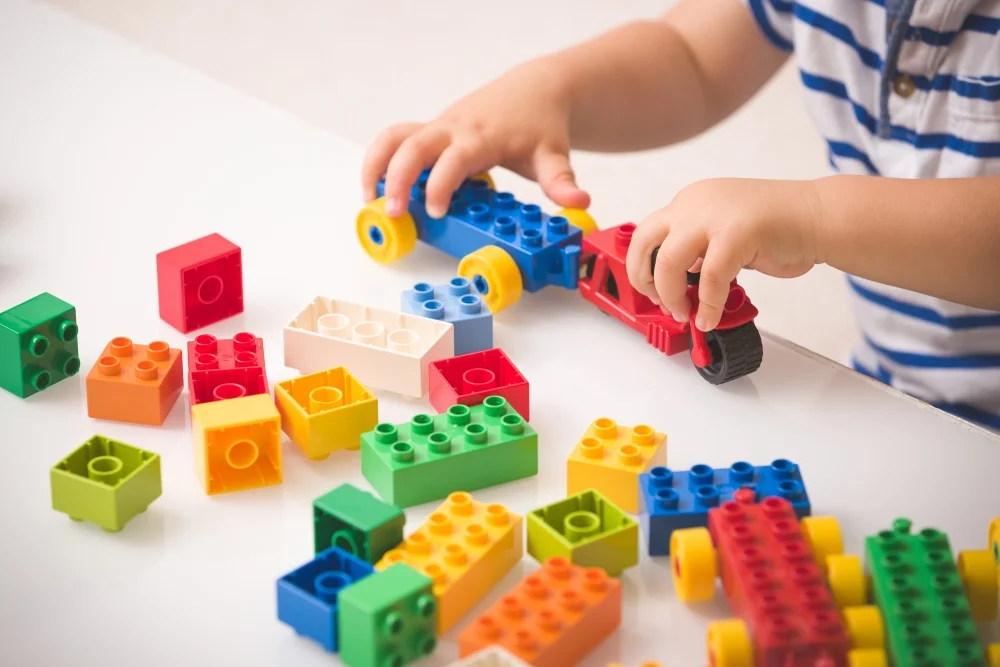 Klocki LEGO - idealne rozwiązanie dla małych i dużych chłopców - Zdjęcie główne