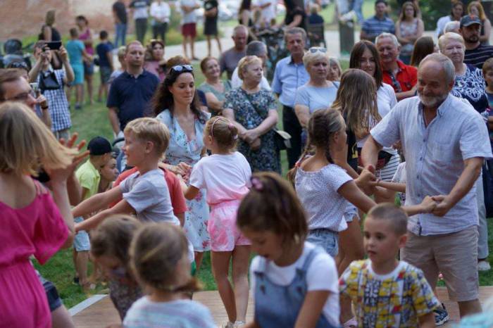 Poplotkujmy o imprezie u Blocha, kto grał rolę Blochów, kto ducha z wieży? - Zdjęcie główne