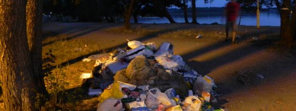 Turyści rzucają śmieci, gdzie popadnie - Zdjęcie główne