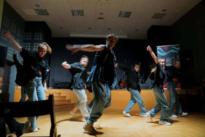 Na scenie CK wystąpiła młodzież i dorośli uczestnicy zajęć