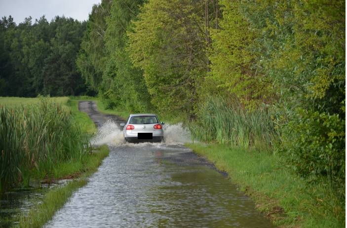 Droga nie jezioro, samochody nie amfibie - Zdjęcie główne