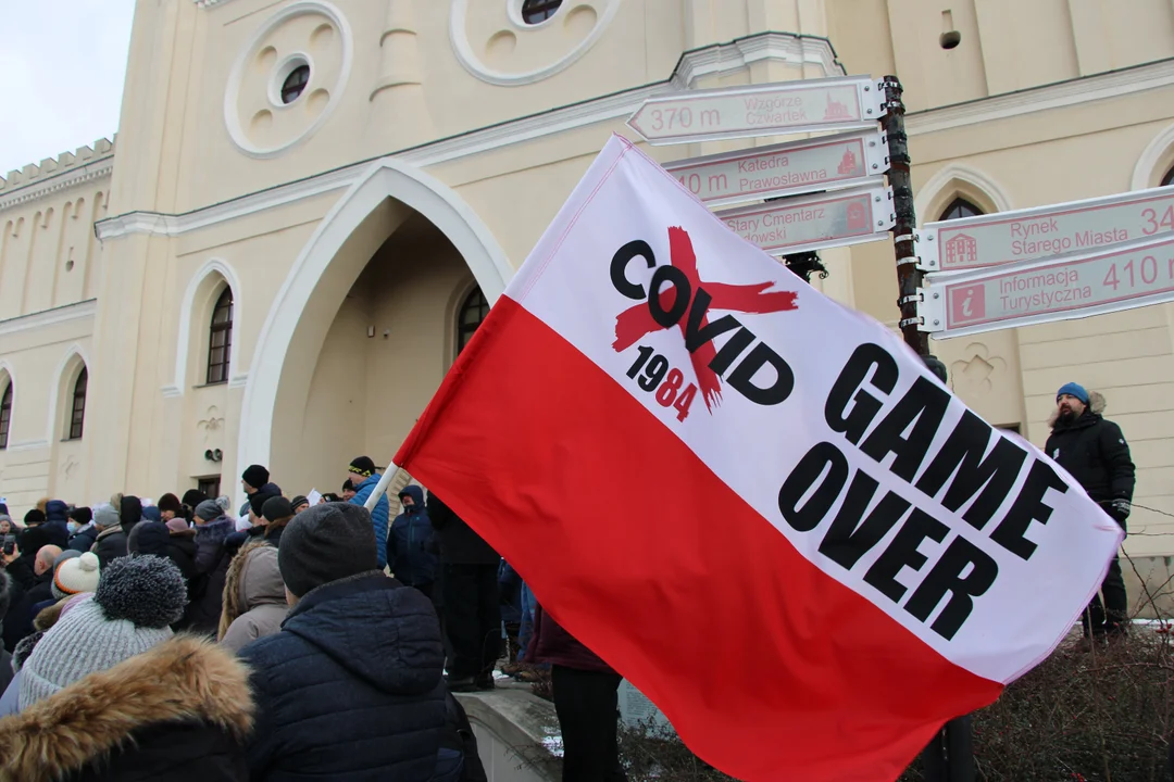 Na Placu Zamkowym w Lublinie odbył się protest przeciwko przymusowym szczepieniom 