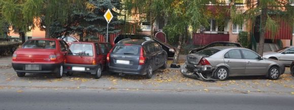 Uszkodził 5 aut na parkingu - Zdjęcie główne