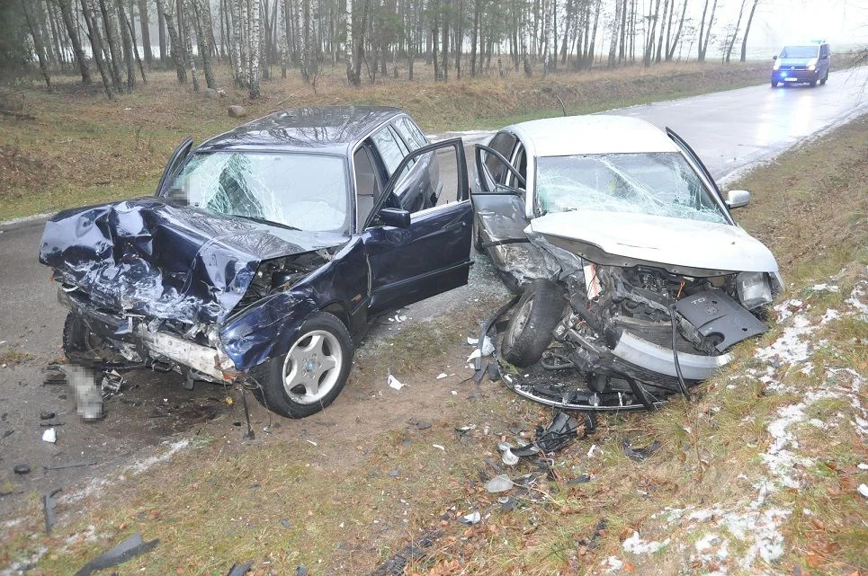 Powiat bialski: 24-latek podczas wyprzedzania zderzył się czołowo z BMW - Zdjęcie główne