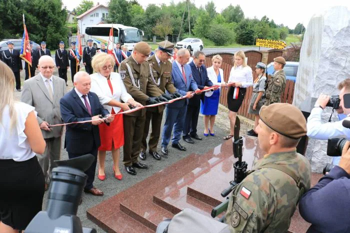 Cyców: Gdzie jest pomnik? Stał przy drodze krajowej i zniknął - Zdjęcie główne