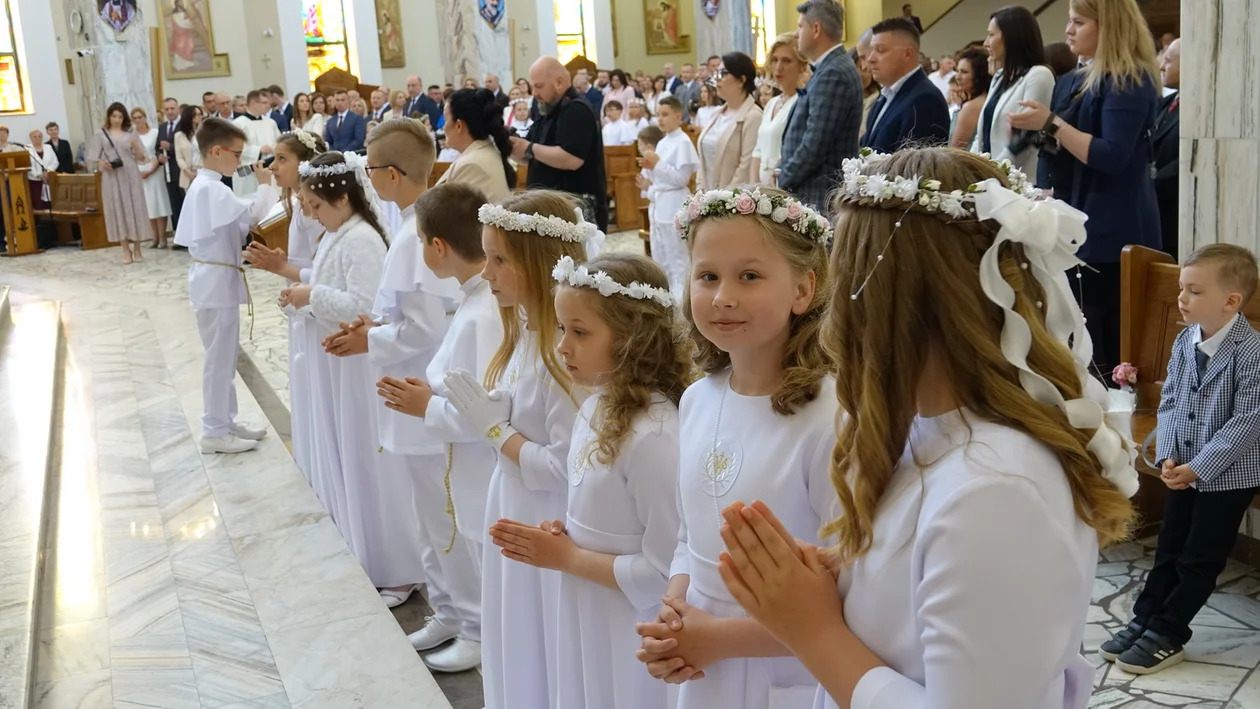 Pierwsza komunia w kościele św. Barbary w Łęcznej (dużo zdjęć) - Zdjęcie główne