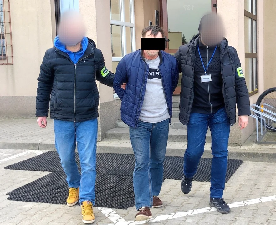 Powiat łęczyński: Areszt za znęcanie się nad żoną. 50-latek miał ją m.in. dusić - Zdjęcie główne