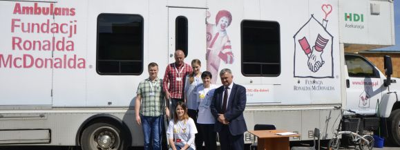 NIE nowotworom u dzieci - ambulans Fundacji Ronalda McDonalda w Łęcznej - Zdjęcie główne