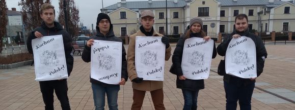 Łęczna: Walentynki Wszechpolaków. Rozdawali plakaty: "Kocham Polskę" - Zdjęcie główne