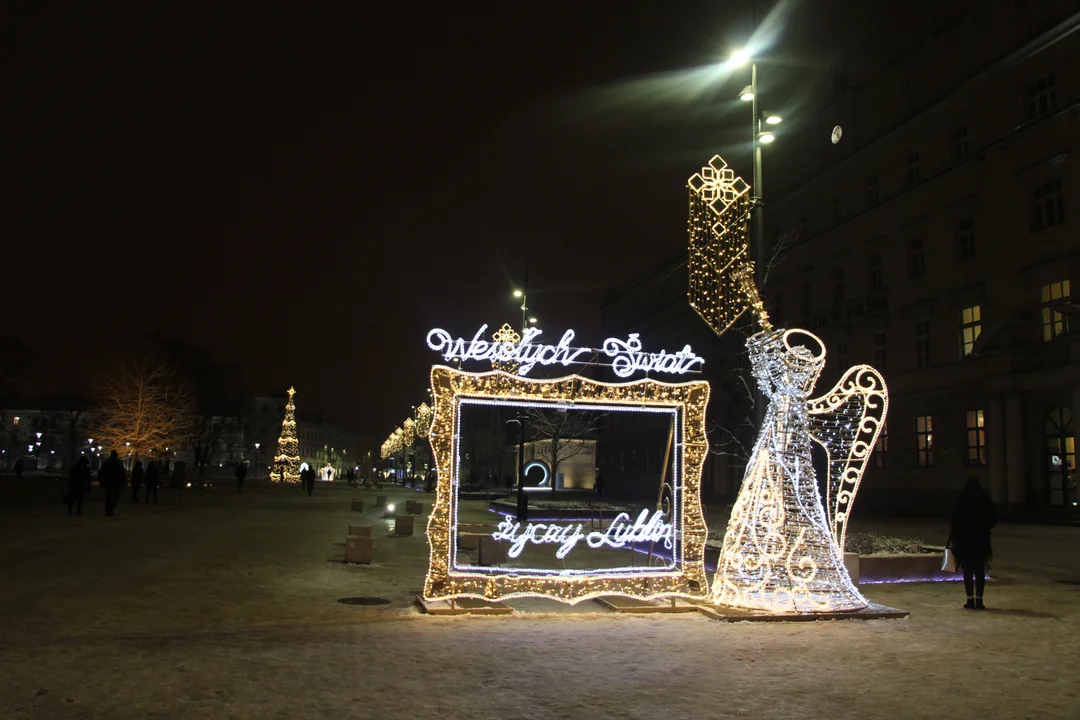 Lublin: Miasto już przyozdobione na Boże Narodzenie. Dekoracje upiększają centrum [GALERIA] - Zdjęcie główne