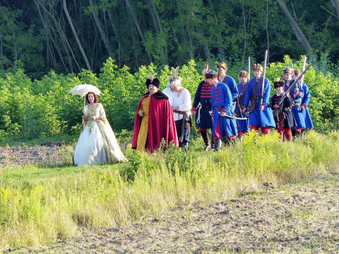 Jubileuszowe wydarzenie historyczne "Miodosytnia u Miączyńskiego" 29-30 sierpnia ub. r. przebiegło nietypowo. Pozbawieni swojej siedziby i możliwości korzystania ze Wzgórza w Zawieprzycach Chorągwianie zlokalizowali obchody 10-lecia na Hulaj-Łące w Kijanach. Na uroczystości nie pojawili się zaproszeni przedstawiciele władz gminnych ani powiatowych