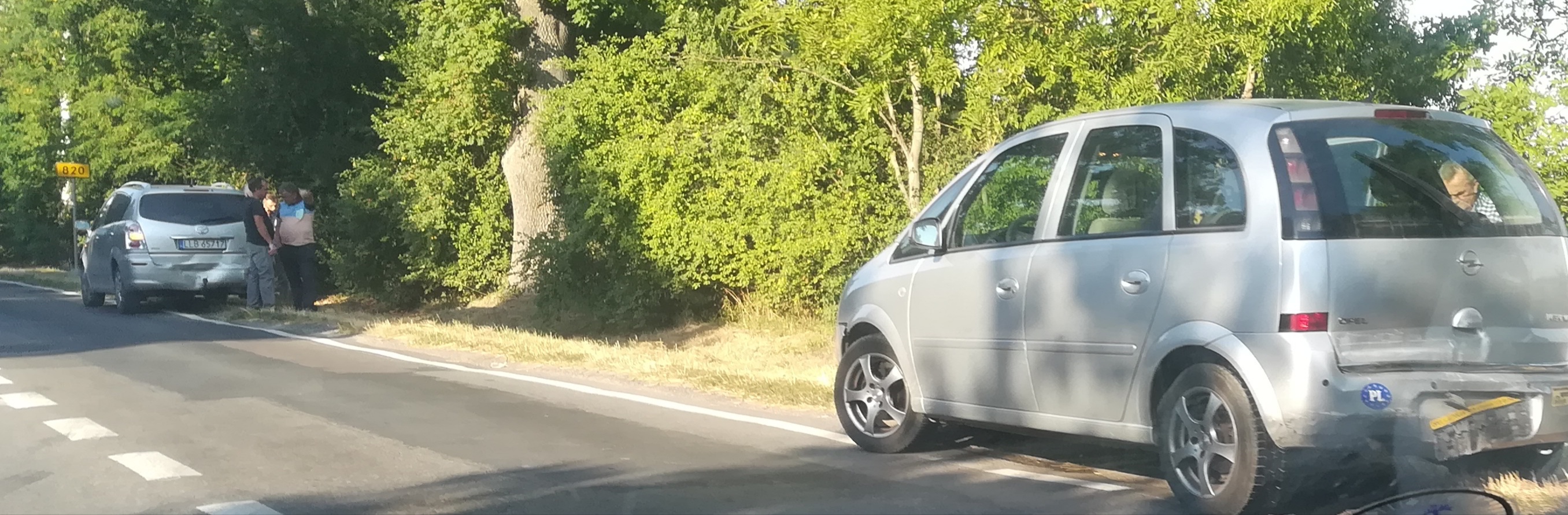 Wypadek na drodze prowadzącej nad jeziora - Zdjęcie główne