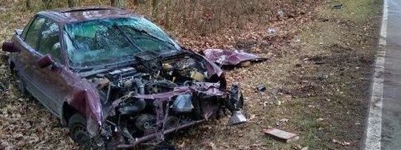 Kompletnie pijany kierowca rozbił swoje auto - Zdjęcie główne