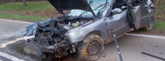 Śmiertelny wypadek w Rogóźnie. 20-latek zginął przygnieciony przez auto  - Zdjęcie główne