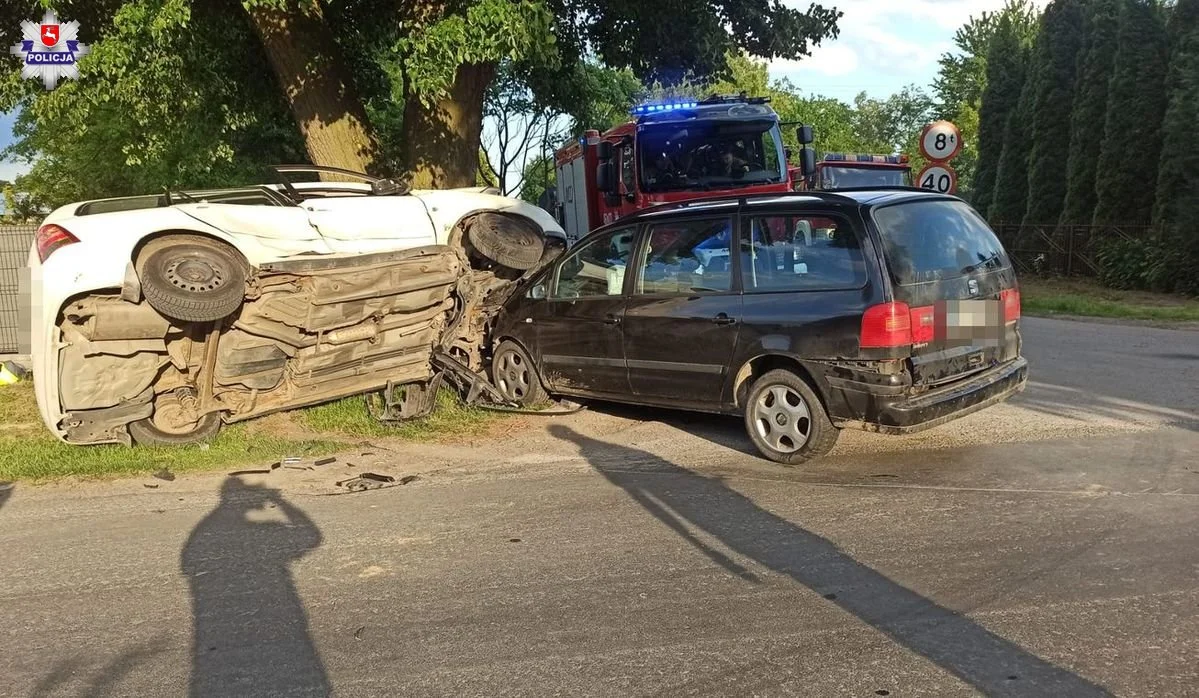 Powiat łęczyński: Zignorowała znak i zderzyła się z innym autem. Dwójka dzieci w szpitalu - Zdjęcie główne